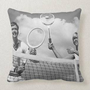 Mann und Frau beim Tennisspielen Kissen