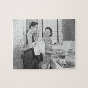Mann und Frau, die Geschirr tun Puzzle