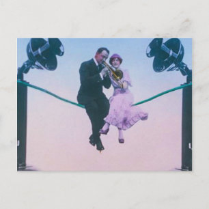 Mann und Frau sitzen 1900 in Telefonleitung Postkarte