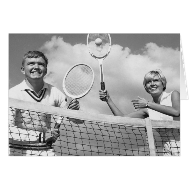 Mann und Frau spielen Tennis (Vorderseite (Horizontal))
