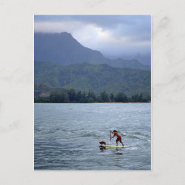Mann und Hund auf Paddleboard in der Hanalei Bay P Postkarte