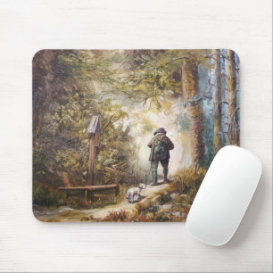 Mann und Hund gehen einen Waldweg entlang Mousepad