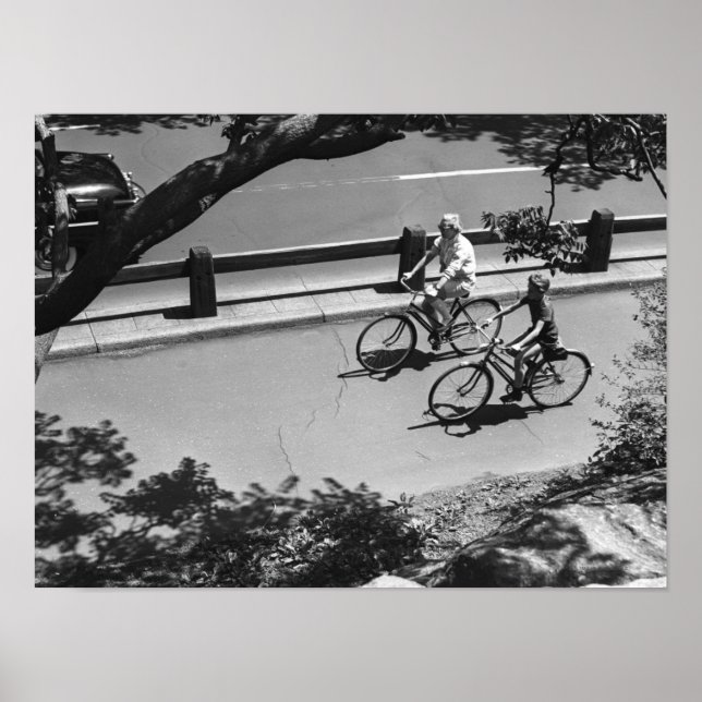 Mann und Junge beim Radfahren Poster (Vorne)
