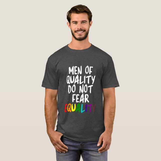 MÄNNER DER QUALITÄT BEFÜRCHTEN NICHT GLEICHHEIT T-Shirt (Vorne ganz)