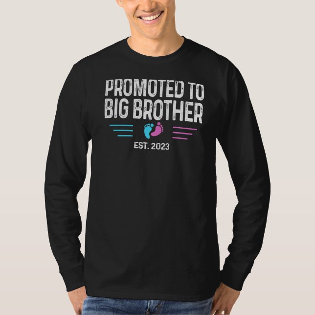 Männer, die 2023 zu großen Brüdern befördert wurde T-Shirt (Vorderseite)