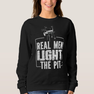 Männer, die echte Männer sind, leuchten für einen Sweatshirt