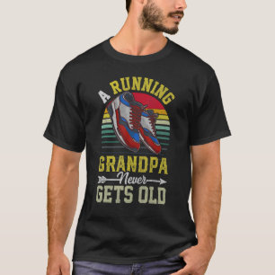 Männer, die einen laufenden Großvater führen, werd T-Shirt