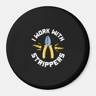 Männer, die ich mit elektrischer Gewerkschaft arbe Magnet
