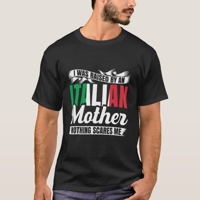 Männer, die ich von italienischer Mutter aufgezoge T-Shirt (Vorderseite)