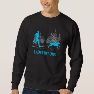Männer, die mit unserem Hundeschlittenzug fahren R Sweatshirt