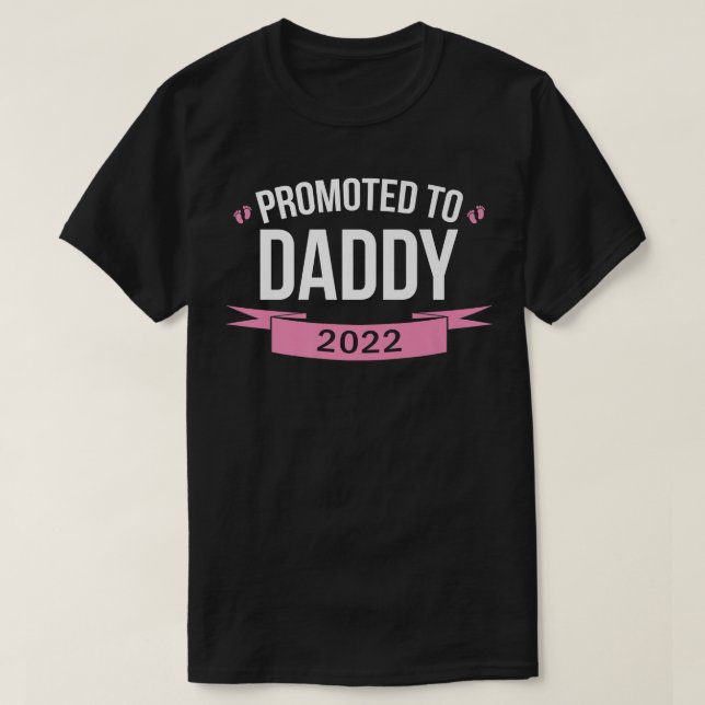 Männer, die zu Daddy Est 2022 befördert wurden, ro T-Shirt (Design vorne)