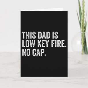 Männer Dieser Vater ist Low Key Fire No Cap Lustig Karte