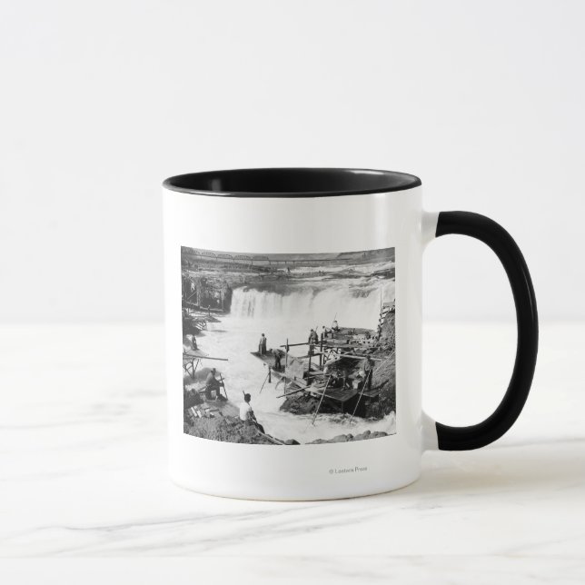 Männer fischen bei Celilo Falls Fotograf Tasse (Rechts)
