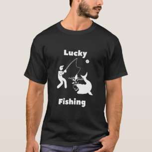 Männer haben Glück beim Fischfang für alle Fischer T-Shirt