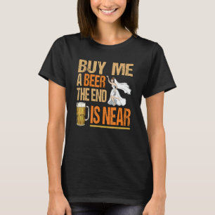 Männer kaufen mir ein Bier, das Ende ist nah am Bo T-Shirt