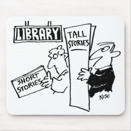 Männer lesen Bücher in einer Bibliothek Mousepad