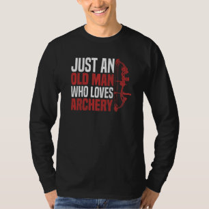 Männer nur ein alter Mann, der für einen Bogen ein T-Shirt