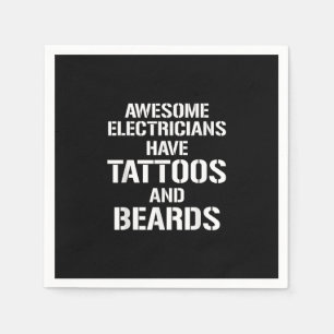 Männer, Phantastische Elektriker, haben Tattoos un Serviette