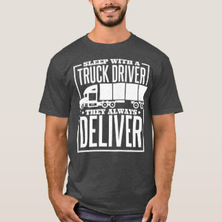 Männer schlafen mit einem LKW-Fahrer, den sie imme T-Shirt