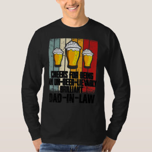 Männer trinken Beifall, weil sie ein lebendiger Va T-Shirt