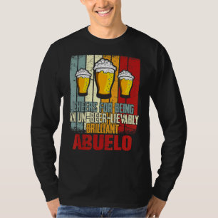 Männer trinken Beifall, weil sie sich als Braun-Bi T-Shirt