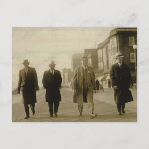 Männer über die Stadt Postkarte