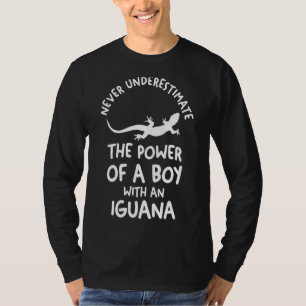Männer unterschätzen nie den Power eines Jungen, d T-Shirt