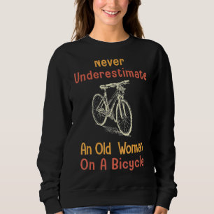 Männer unterschätzen nie einen alten Mann auf dem Sweatshirt
