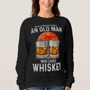 Männer unterschätzen nie einen alten Mann, der mit Sweatshirt