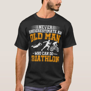 Männer unterschätzen nie einen alten Mann, der Tri T-Shirt