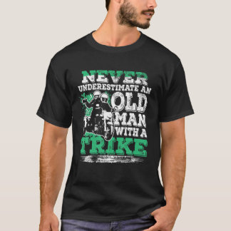 Männer unterschätzen nie einen alten Mann mit eine T-Shirt