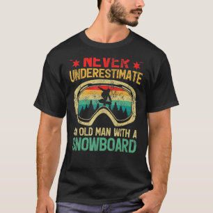 Männer unterschätzen nie einen alten Mann mit Snow T-Shirt