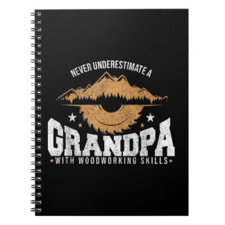 Männer unterschätzen nie einen Großvater mit Holza Notizblock