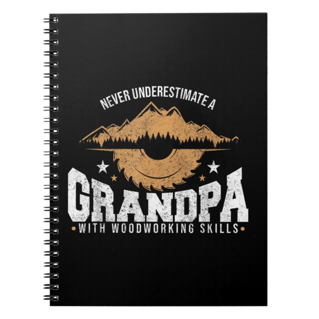 Männer unterschätzen nie einen Großvater mit Holza Notizblock (Vorderseite)