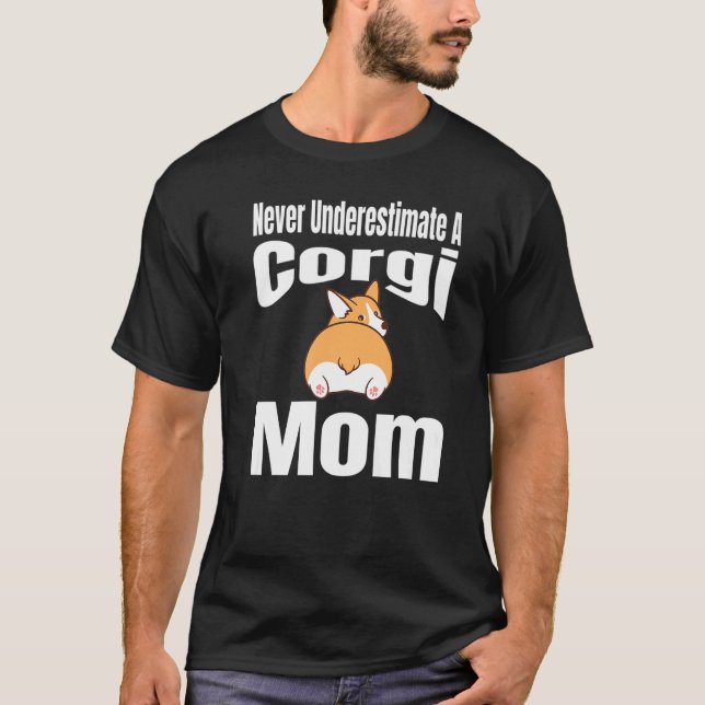 Männer unterschätzen nie einen korgischen Mama Hun T-Shirt (Vorderseite)