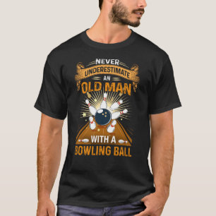 Männer unterschätzen niemals einen alten Mann mi T-Shirt