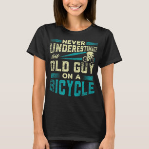 Männer unterschätzen niemals einen alten Typ auf e T-Shirt
