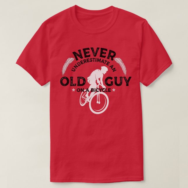 Männer unterschätzen niemals einen alten Typ auf e T-Shirt (Design vorne)