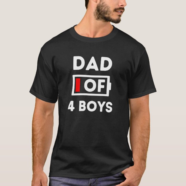 Männer Vater von 4 Jungen Müde keine Batterie Verl T-Shirt (Vorderseite)