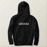 Männerhoodie Bestickter Hoodie<br><div class="desc">Für den Groom, gezeigt ist ein schwarzer Hoodie zum Entspannen in. Weiß bestickter Text vorne und hinten.</div>