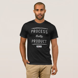 Männerprozess über das T-Shirt
