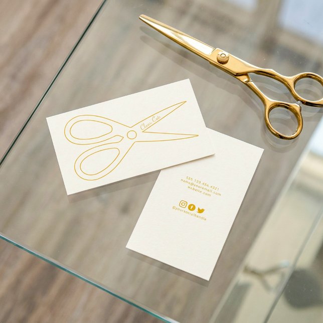 Männliche Friseurhaare schneiden mit dem Logo der  Visitenkarte (Mens barber hair cut with gold scissors logo business card.)