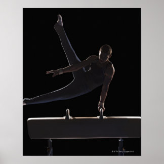 Männliche Gymnastin auf Hauspferd Poster