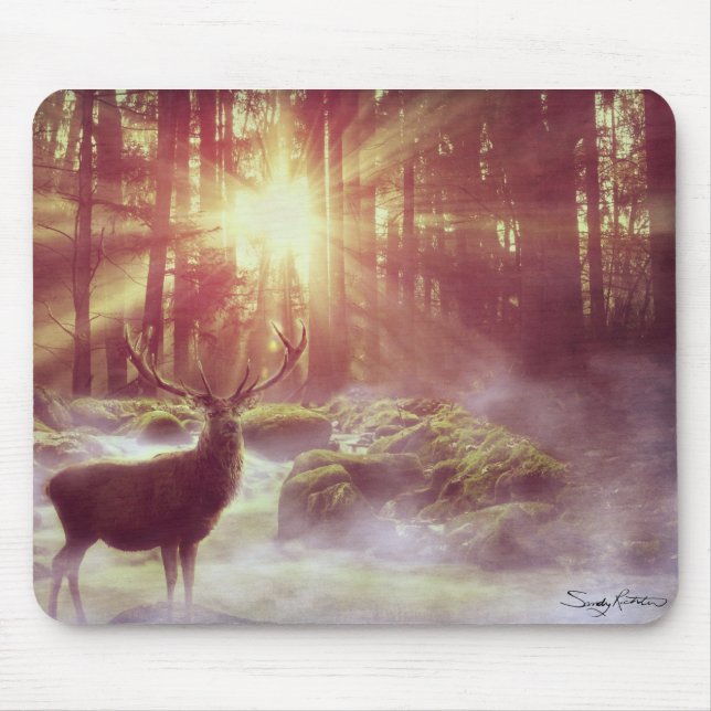 Männliche Hirsche im Misty Woods bei Sonnenaufgang Mousepad (Vorne)