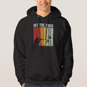 Männliche Wasservögel jagen für eine fliegende Ent Hoodie