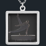 Männlicher Gymnast auf Knaufpferd Versilberte Kette<br><div class="desc">AssetID: 97766871/{Mike Kemp}/männlicher Gymnast auf Knaufpferd</div>