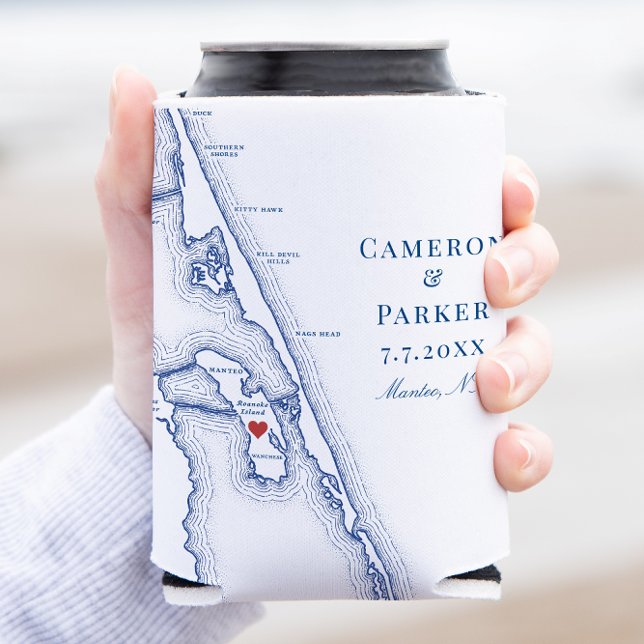 Manteo NC Äußere Banken Karte Elegante Wedding Gev Dosenkühler (Manteo North Carolina Wedding Favor Can Coozie with elegant navy blue Outer Banks OBX map)