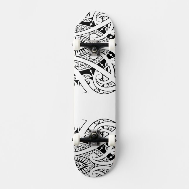 Maori- koru Tätowierung mit polynesischen Mustern Skateboard (Vorderseite)