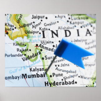 Map Button in Mumbai, Indien auf Karte, nah-up Poster