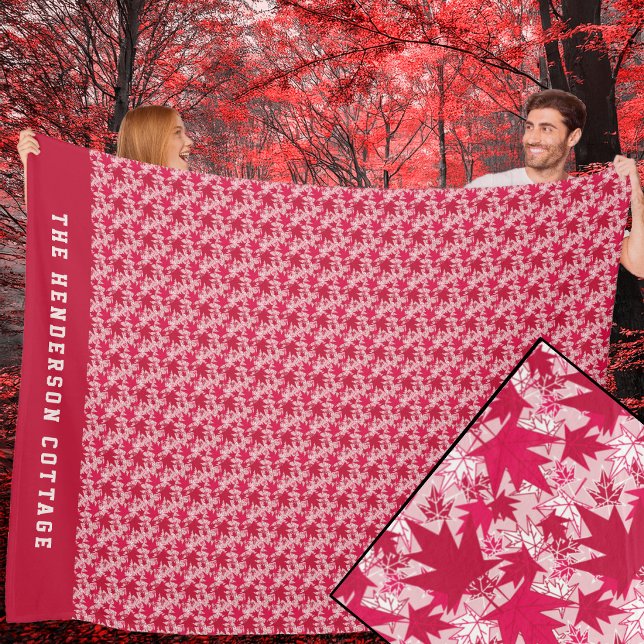Maple Leaves on a Pink Background Fleecedecke (Red and White Maple Leaves on a Pink Background Fleece Blanket)